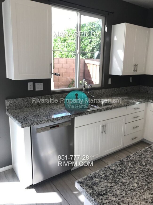 Foto del edificio - 8284 Camino Alto Dr