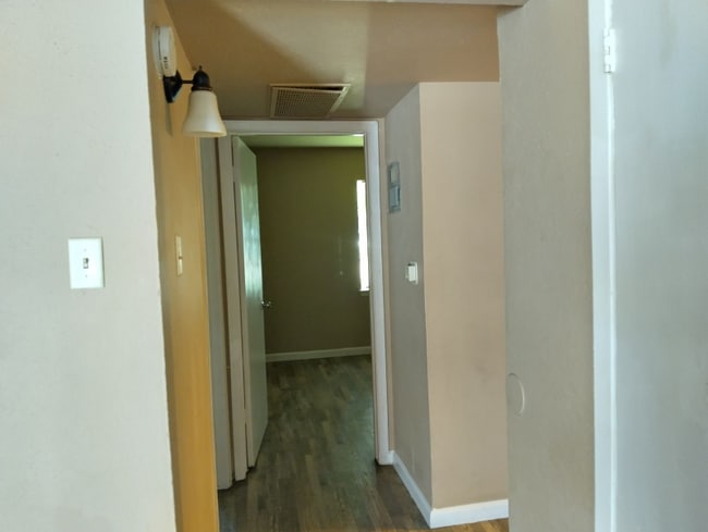 Building Photo - 3215 Clarksville St