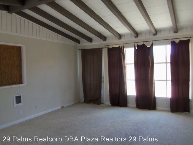 Building Photo - 74375 Cottonwood Dr