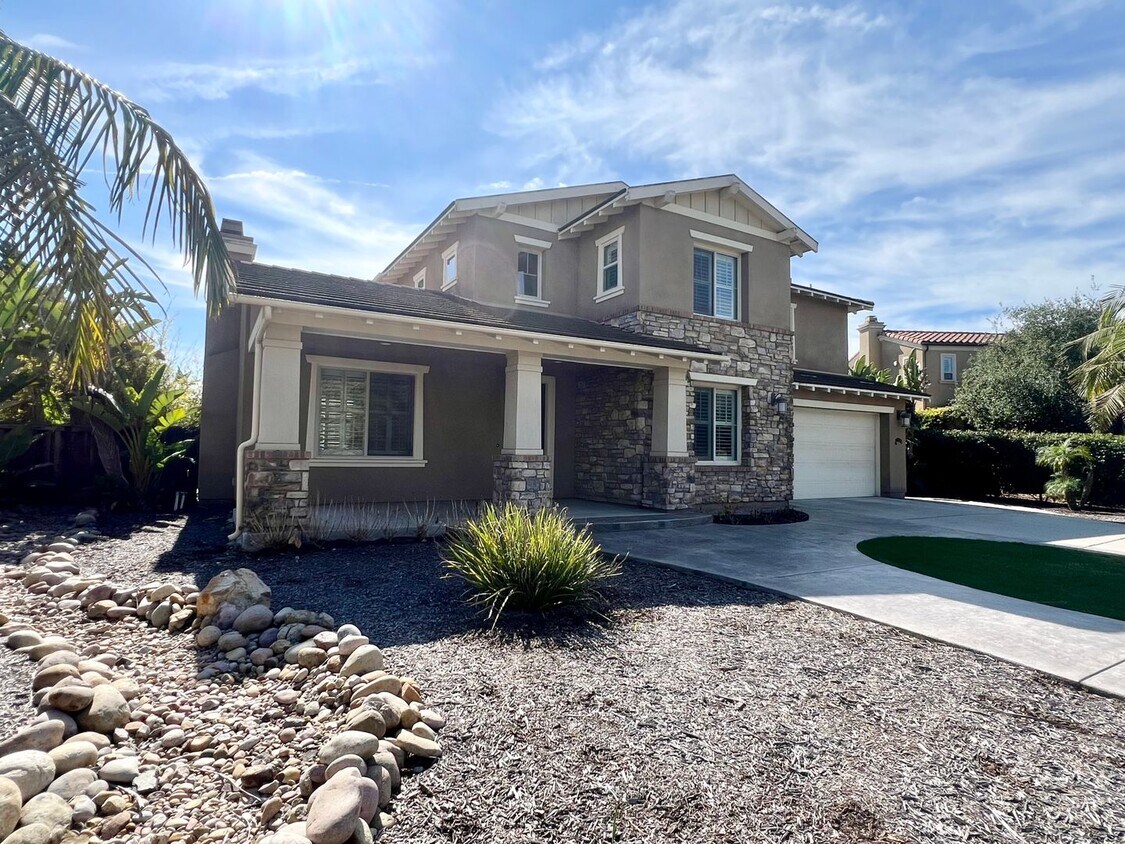 Primary Photo - Stunning 6B/4.5BA house w/ pool and 4 Car ...