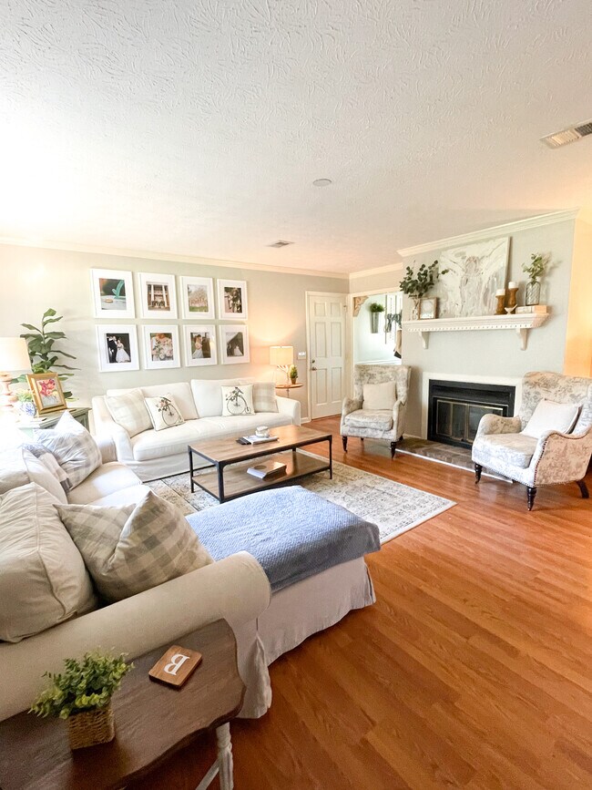 Photo - 310 Lexington Dr House