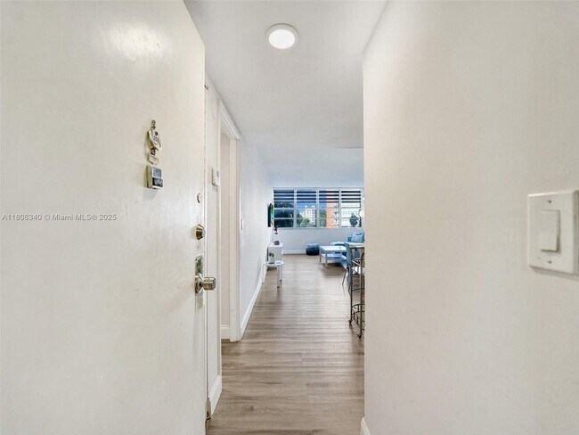 Building Photo - 1351 NE Miami Gardens Dr
