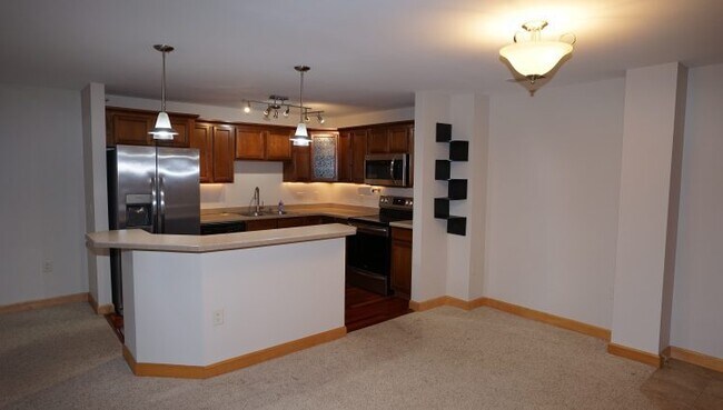 Building Photo - 8253 Mayo Dr