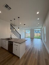 Building Photo - 6733 Peerless St