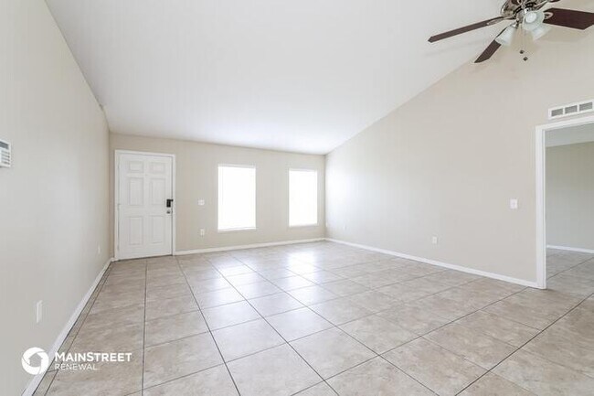 Building Photo - 1929 Thorngate Ln, Mascotte, FL 34753