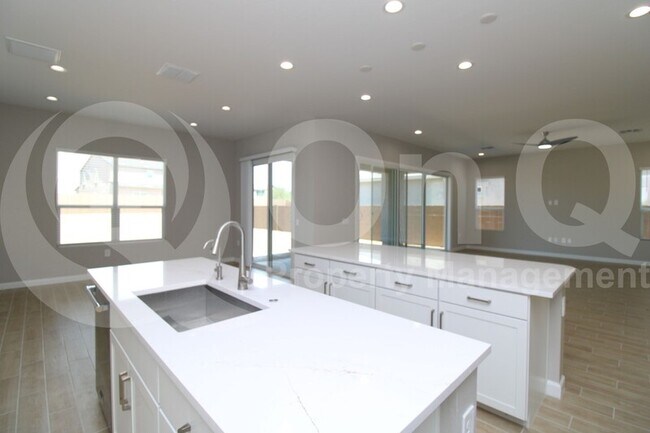Foto del edificio - 5976 E Quail Ave