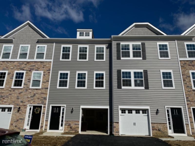 Primary Photo - 3 br, 2.5 bath Townhome - 8 Rome Way