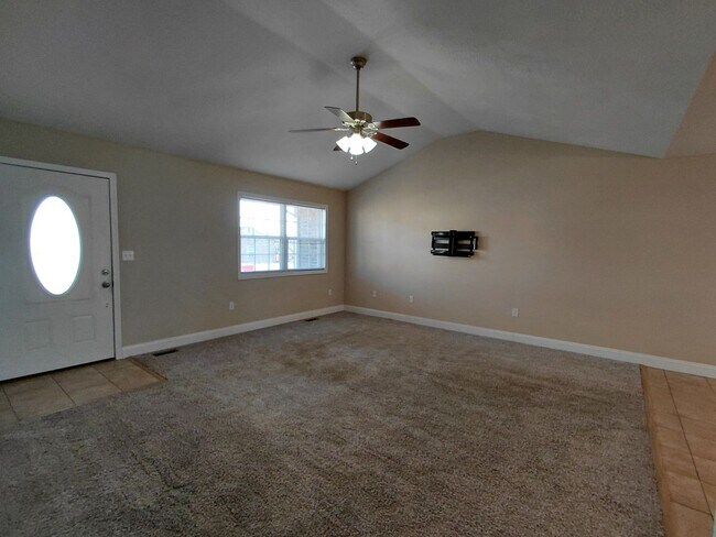 Building Photo - Beautiful home close to post