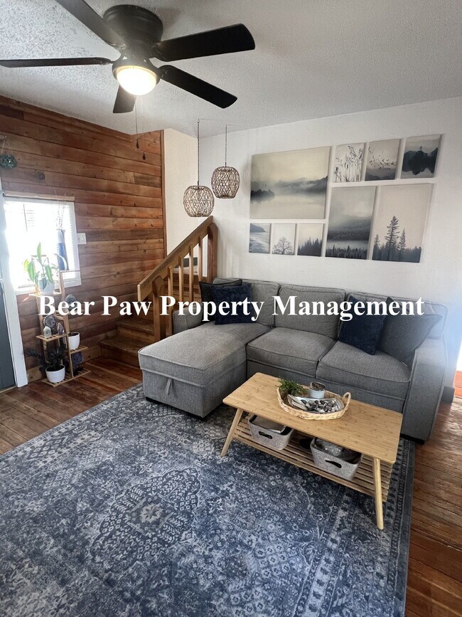 Building Photo - 1.5 bd/1ba Cabin In Downtown Evergreen