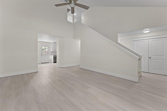 Building Photo - 1430 Suffield Ct