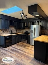 Building Photo - 860 Monterey Dr