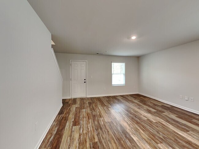 Building Photo - Beautiful Home located in Conyers!