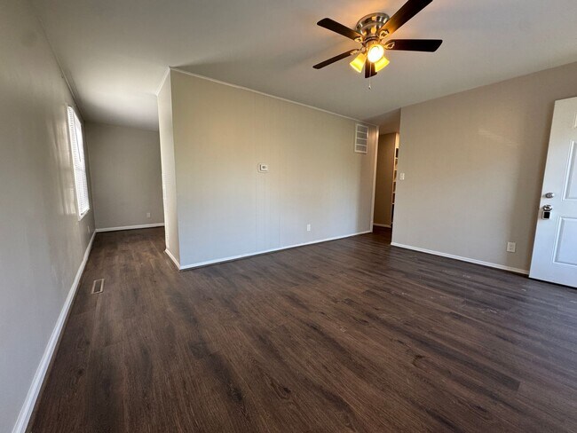 Building Photo - Updated 3 Bedroom in Southwood Neighborhood.