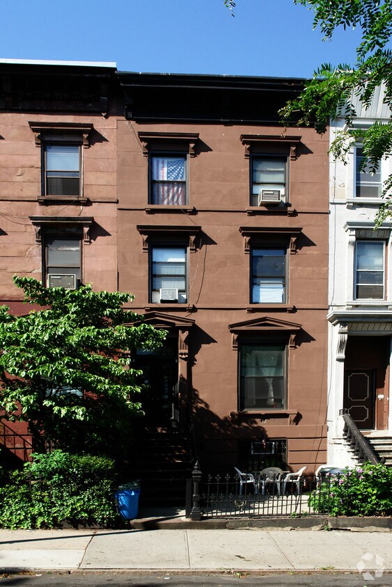 Building Photo - 210 17th St