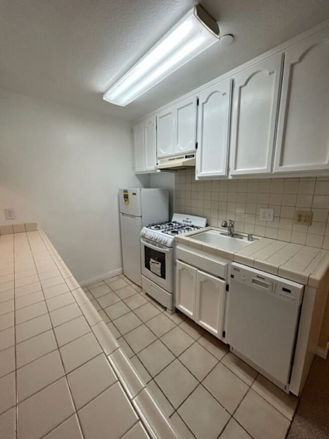 Photo - Los Caballeros #319 Apartment