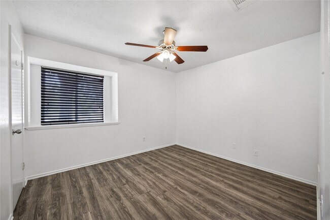 Foto del edificio - 7503 Winkle Wood Ln