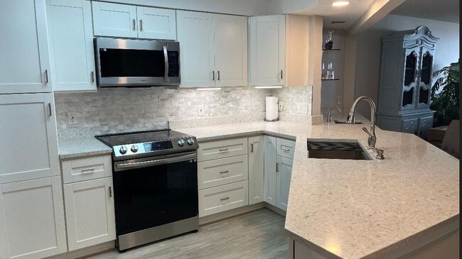 Kitchen - 9650 S Ocean Dr