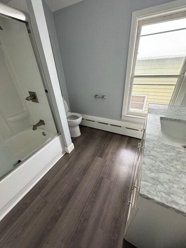 Building Photo - 804 6th Ave S