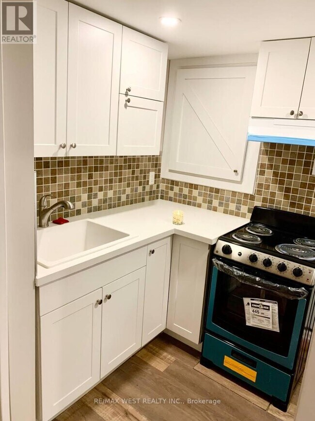 Building Photo - 5 McDonald Dr