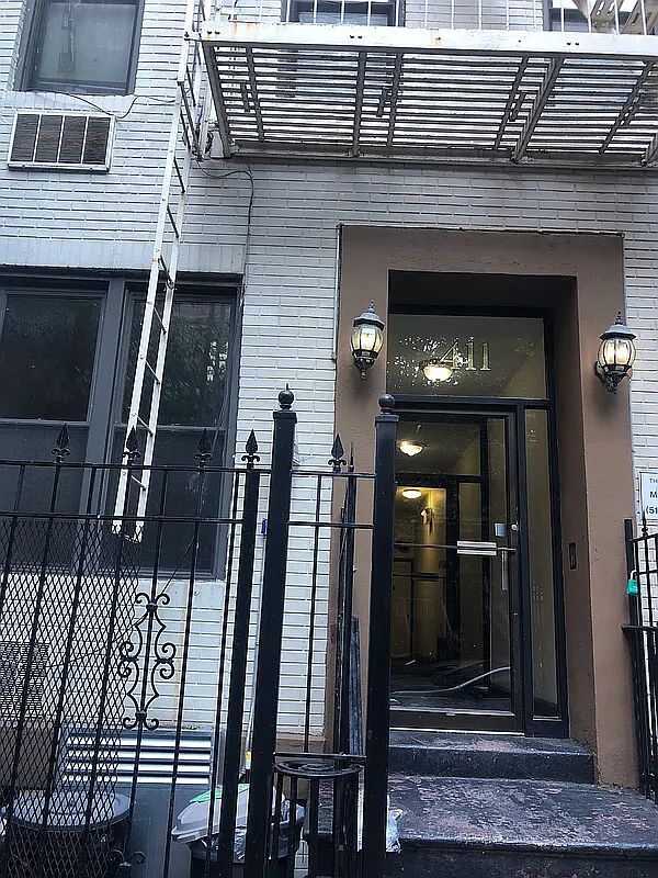Building Photo - 411 E 85th St