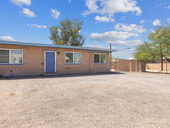 Building Photo - 2103 N 10th Ave
