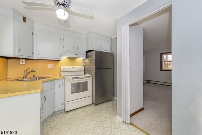 Building Photo - 48 Norwood Pl