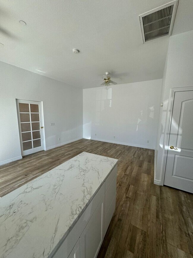 Foto del edificio - 3760 E Calle De Carlos