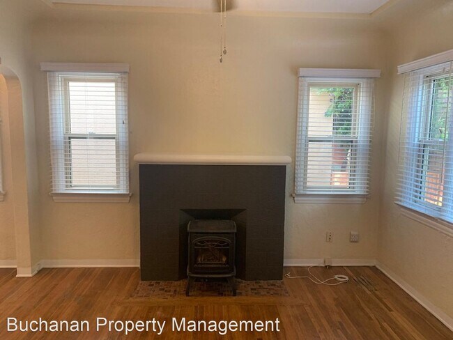 Building Photo - 2 br, 1 bath House - 4480 Oregon Street