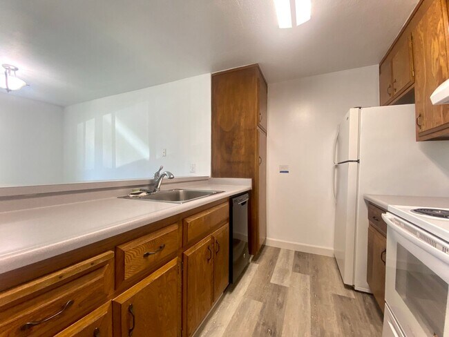 Foto del edificio - Spacious 1-bedroom home in Fremont! - Grim...