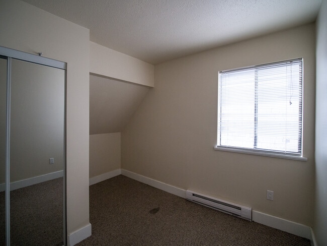 Building Photo - 1146 13th Av E