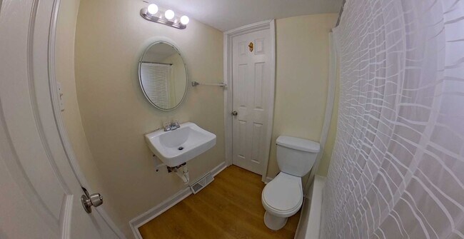 Building Photo - 3D Tour Available - Centrally located 1 be...