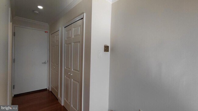 Building Photo - 10201 Grosvenor Pl