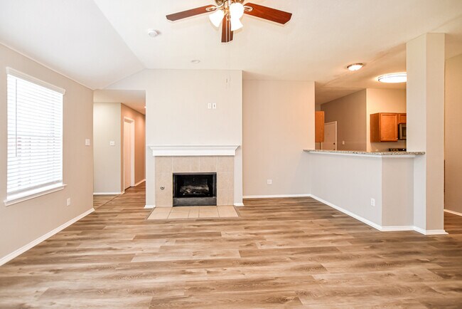 Foto del edificio - 513 Colt Dr