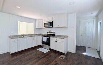 Building Photo - 266 Hunters Glen