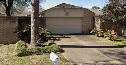 Building Photo - 10619 Staghill Dr