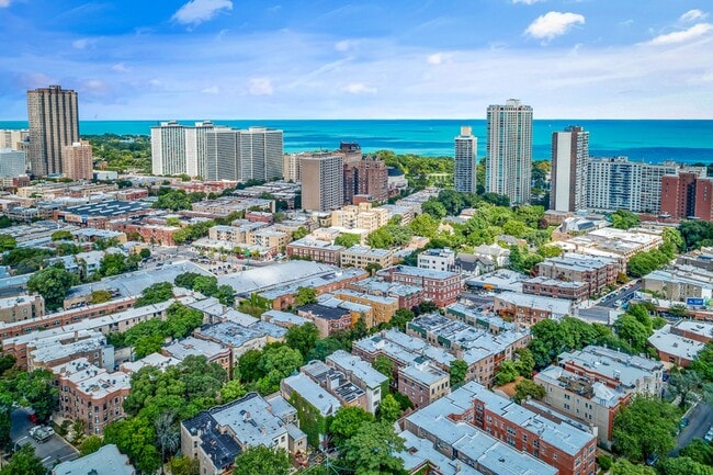 Foto del edificio - 3628 N Wilton Ave