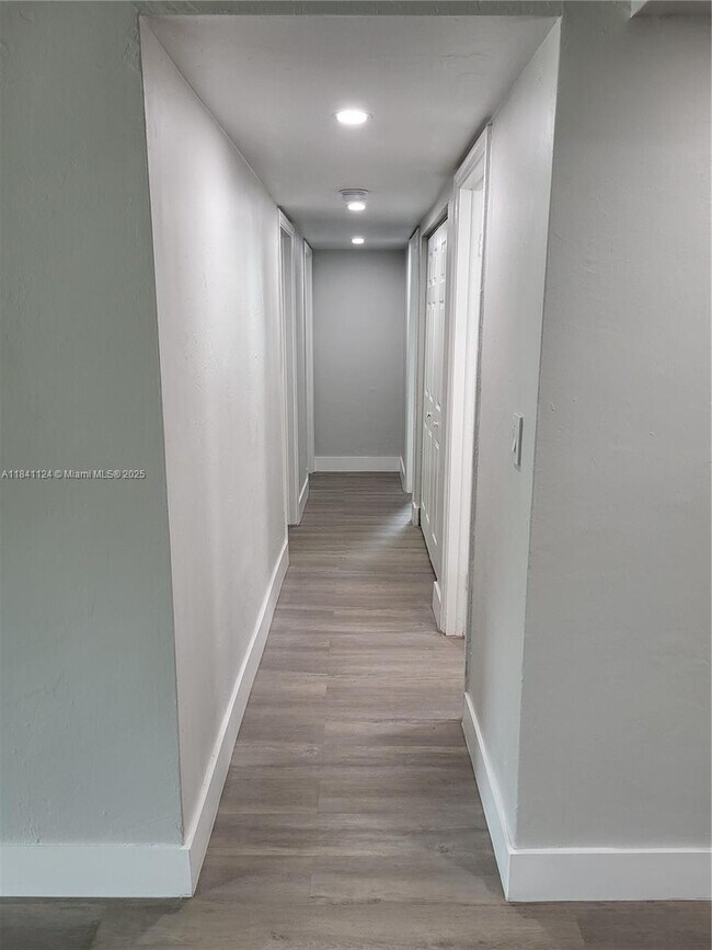 Foto del edificio - 9125 SW 77th Ave