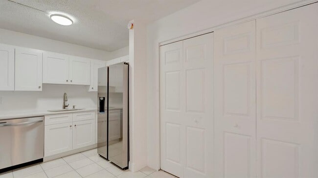 Foto del edificio - 3201 Coral Ridge Dr