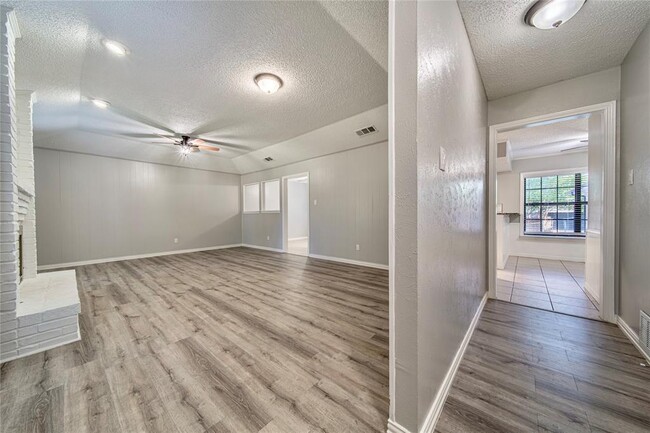 Building Photo - 408 Shoreview Dr