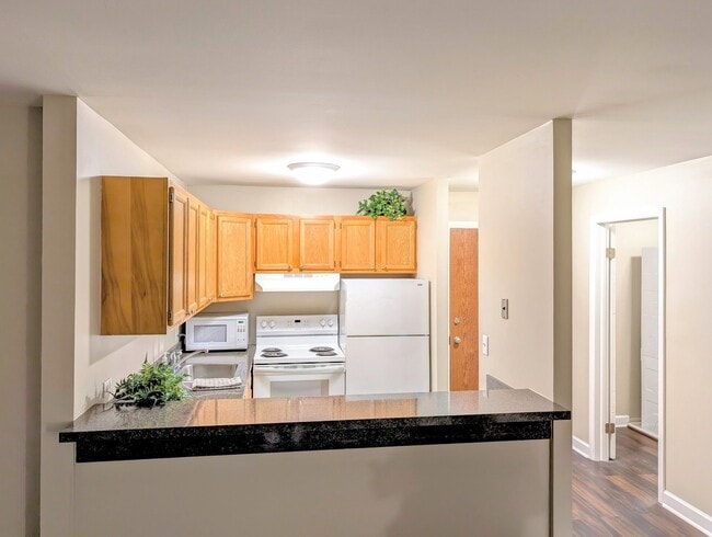 Building Photo - 5830 Oakwood Dr