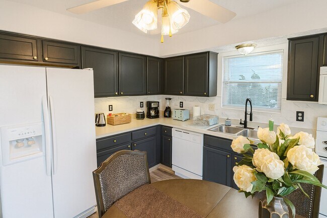 Foto del edificio - 3236 Easthaven Dr S