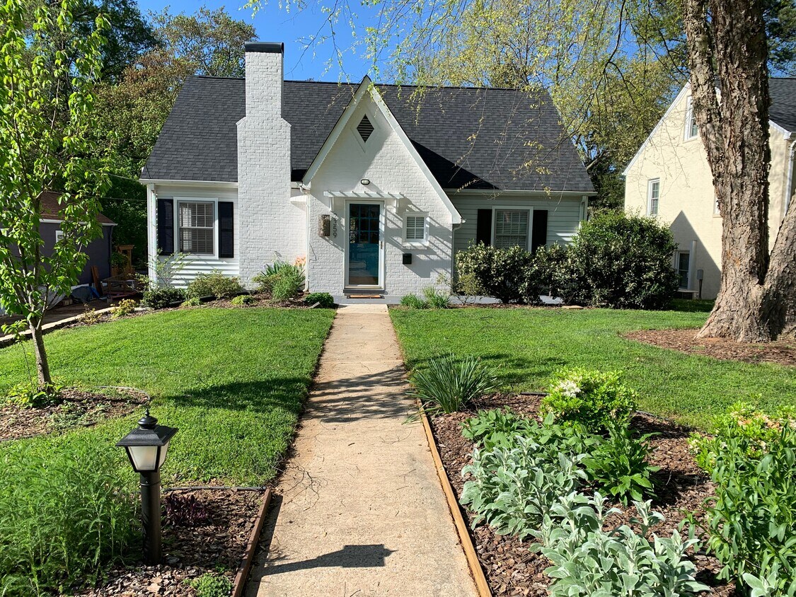 Primary Photo - 2359 Rosewood Ave