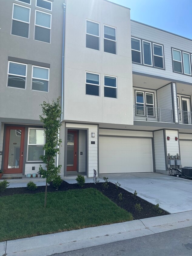 Farmington North Townhomes Apartments in Farmington, UT