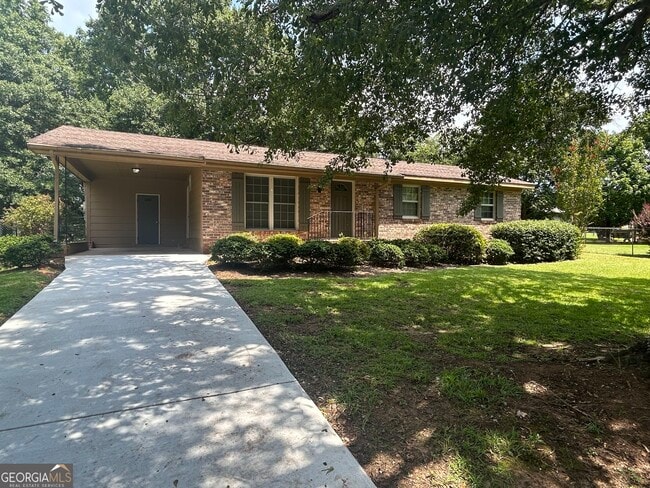 Building Photo - 1020 Tuxedo Ln