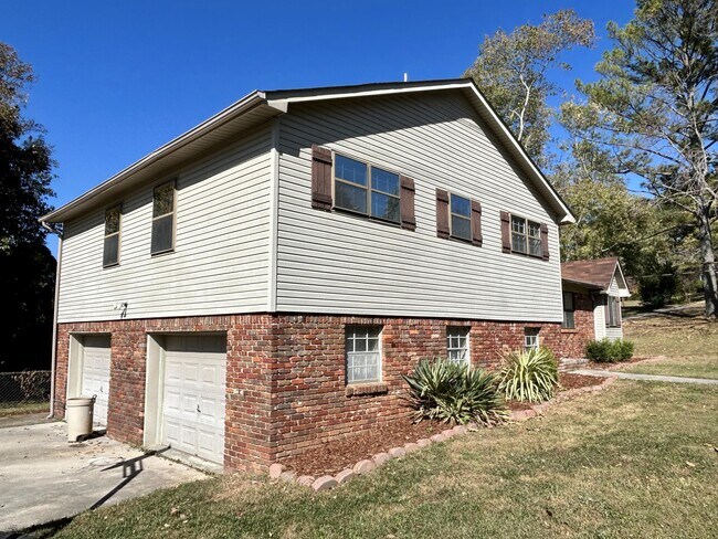 Building Photo - 2703 Dry Creek Dr NW