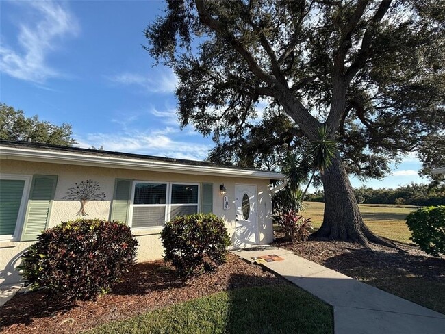 Foto del edificio - 2202 Clubhouse Dr