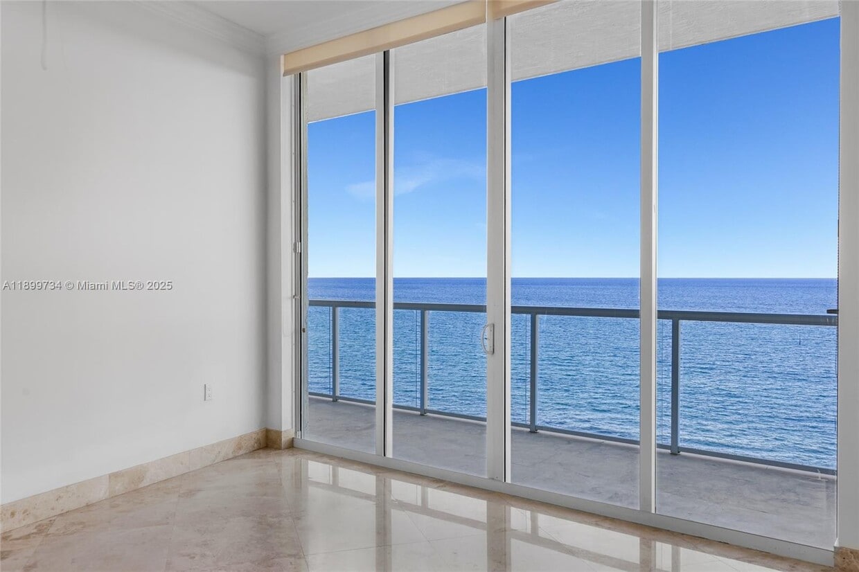 Primary Photo - 704 N Ocean Blvd