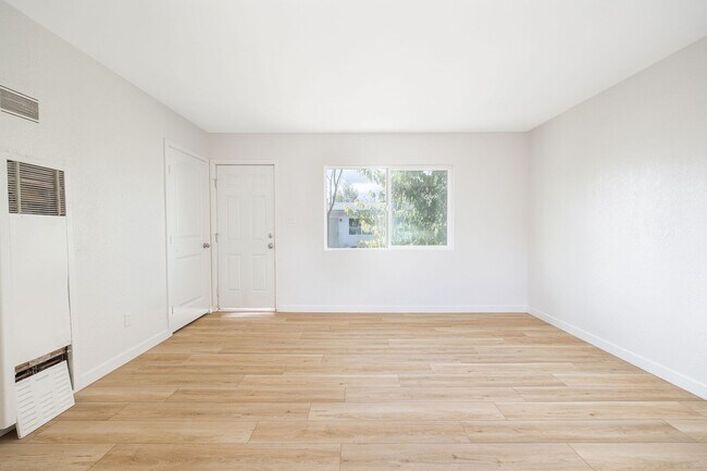 Foto del edificio - 767 Ball Ave