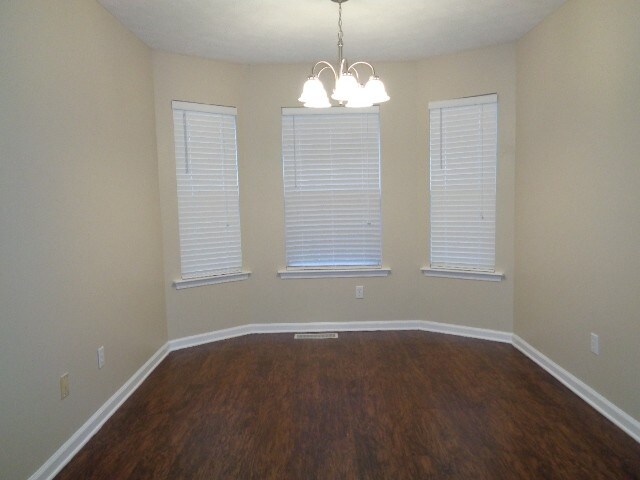 Building Photo - 114 Louise Dr