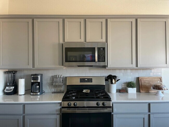 Building Photo - 2130 Clarion Dr